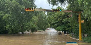 🚨 Precaución: Crece el nivel de agua en el vado de la Avenida del Estudiante