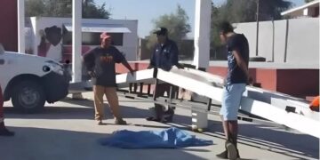 Tragedia en escuela primaria: muere niño de 6 años tras colapso de estructura metálica