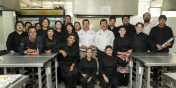 Comparte el rector logros y proyectos con estudiantes de la Facultad de Derecho Victoria