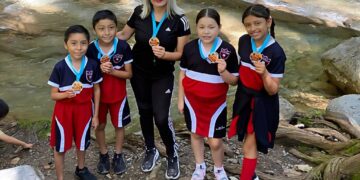 Celebran Senderismo en Familia en Los Troncones