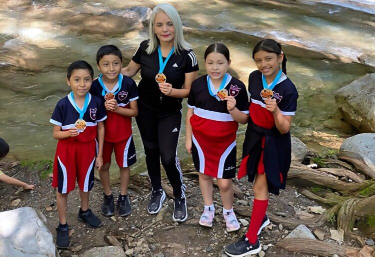 Celebran Senderismo en Familia en Los Troncones