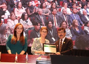 La Dra. Annie Pardo dicta conferencia magistral en la UAT