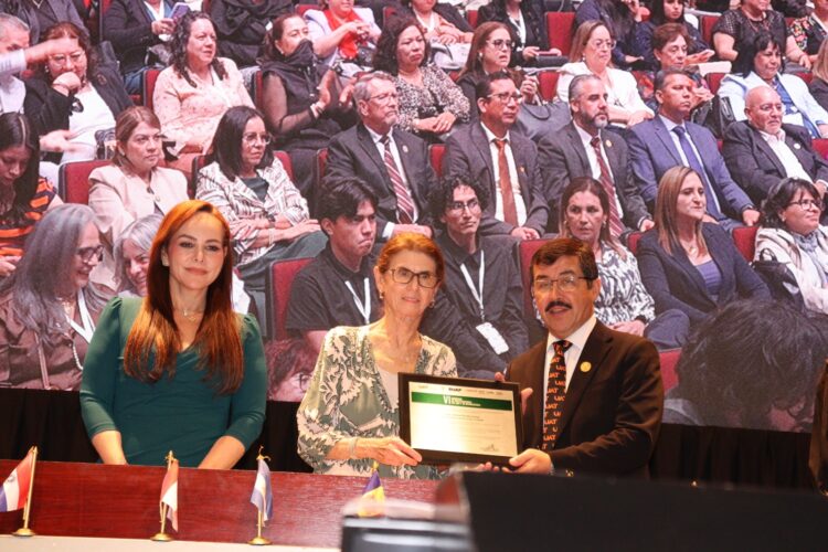 La Dra. Annie Pardo dicta conferencia magistral en la UAT