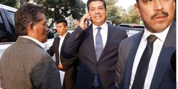 “Escolta de lujo para Cabeza de Vaca: 36 policías y 1.7 millones mensuales pagados por el pueblo”