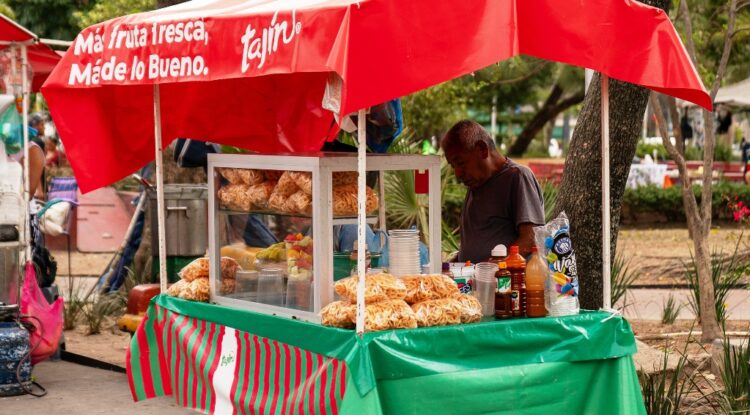 Caída de las remesas y falta de empleo formal merman la economía nacional
