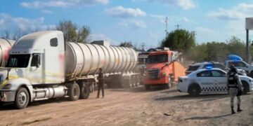 🚨 Golpe al huachicol fiscal en Matamoros: aseguran nueve pipas con 55 mil litros de combustible