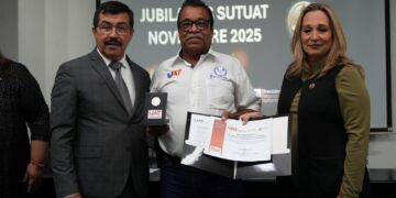 Preside rector homenaje al personal jubilado del SUTUAT