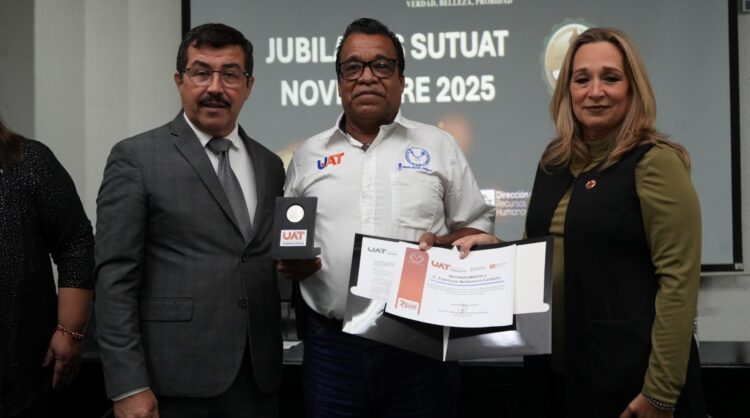 Preside rector homenaje al personal jubilado del SUTUAT