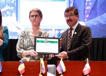 La Dra. Annie Pardo dicta conferencia magistral en la UAT