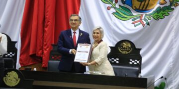 Entrega gobernador Medalla al Mérito “Luis García de Arellano” a Cecilia Imelda Lugo Cruz