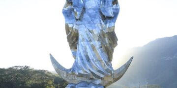 Entrega Américo la monumental escultura de la Virgen de la Misericordia