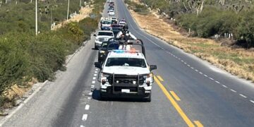 Escolta Guardia Estatal caravana de más de 250 vehículos de paisanos por la Carretera Federal 101