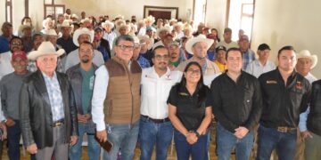 Realiza Economía jornada de capacitación para productores de mezcal