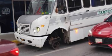 ⚠️🚍 Pérdida de llanta en transporte público genera caos en Tampico