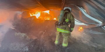 🔥Infierno de fuego en Matamoros: Arde bodega con material inflamable y desata caos vial