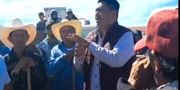 Tula exhibe a diputado: llega tarde y con discurso electoral