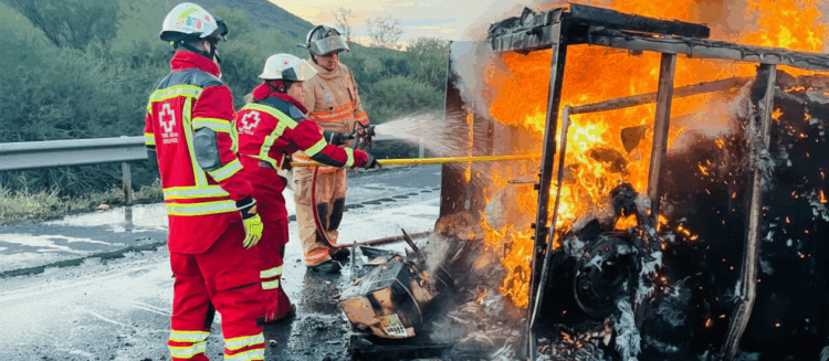 Tragedia en la Victoria–Zaragoza: conductor muere calcinado y un sobreviviente lucha por su vida