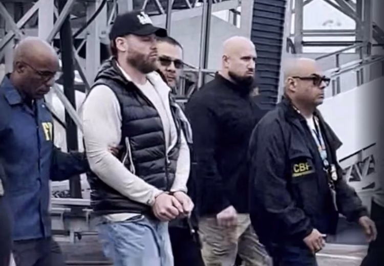 México asesta golpe clave: cae Ryan Wedding y se va el director del FBI