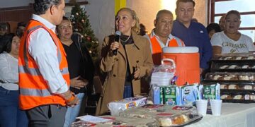 Alcalde Eduardo Gattas comparte Rosca de Reyes con trabajadores de Limpieza Pública