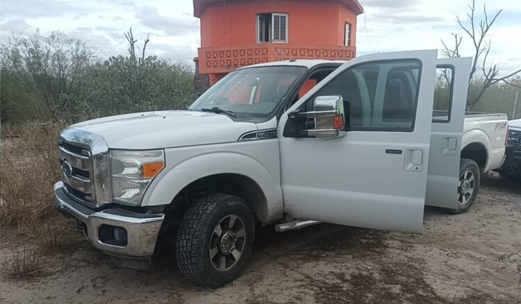 Guardia Estatal asegura vehículo con reporte de robo equipo táctico en su interior