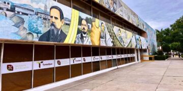 Colectivo entrega a Sheinbaum carpeta de peticiones durante visita a Reynosa