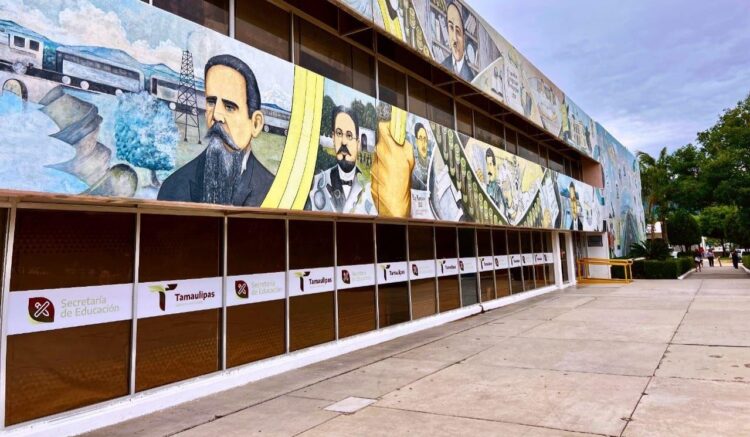 Colectivo entrega a Sheinbaum carpeta de peticiones durante visita a Reynosa