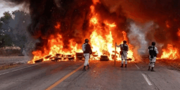 Enfrentamiento provocó bloqueos en la carretera Ribereña; no se reportan bajas, ni lesionados.