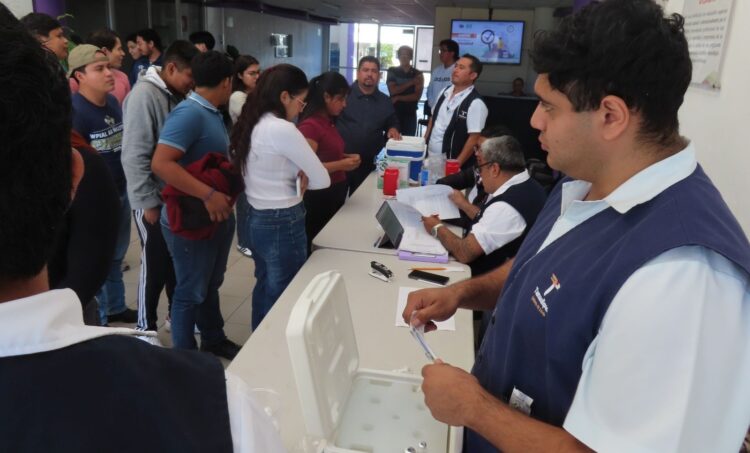 Refuerzan salud estudiantil con jornada de vacunación en la UPV