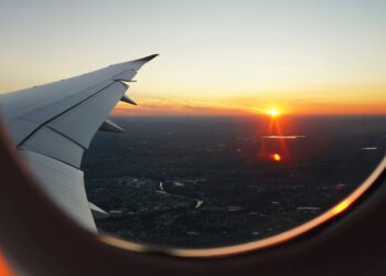 Conoce los mejores momentos para comprar boletos de avión y ahorra en tus viajes