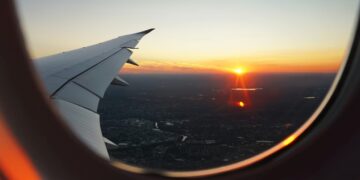 Conoce los mejores momentos para comprar boletos de avión y ahorra en tus viajes