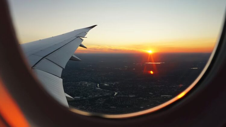 Conoce los mejores momentos para comprar boletos de avión y ahorra en tus viajes