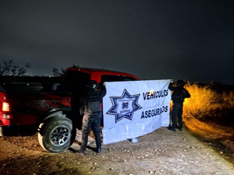 Huyen entre la maleza y dejan arsenal: Guardia Estatal asegura arma larga, ponchallantas y camioneta en Reynosa