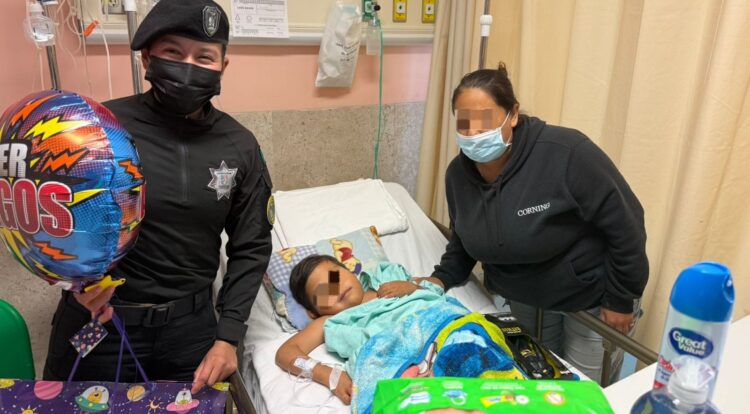 Elementos de la FEGE cumplen el sueño de un menor con cáncer en hospital de Reynosa