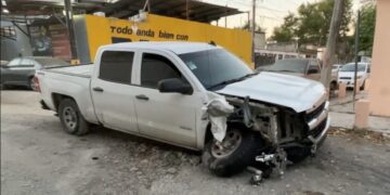 Abandona camioneta tras provocar accidente con lesionados en Ciudad Victoria