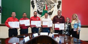 Acerca Municipio trámites administrativos a trabajadores del IMSS.