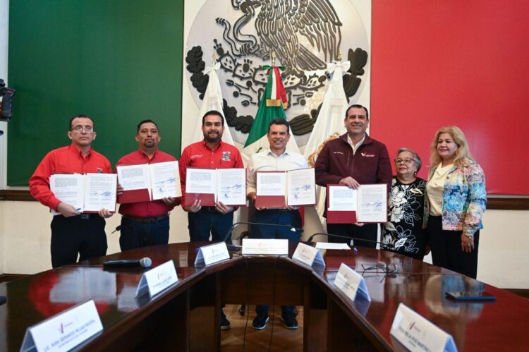 Acerca Municipio trámites administrativos a trabajadores del IMSS.