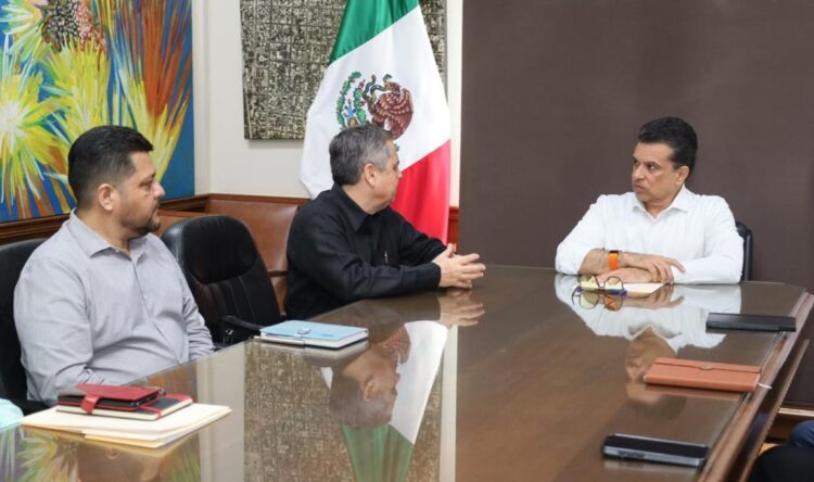 Pide alcalde a COMAPA avanzar en reparación de fugas y obras.