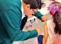 *Exhortan autoridades de Salud a vacunarse contra el sarampión; en análisis probable caso*