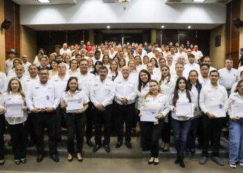 Forma UAT a estudiantes con más competencias para el mercado laboral