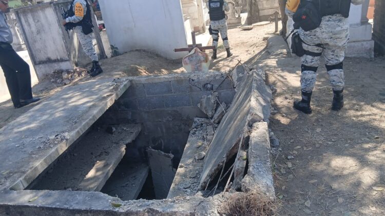 Colapsa tumba en panteón de Soto la Marina durante sepelio; deja 10 lesionados, incluida una mujer embarazada