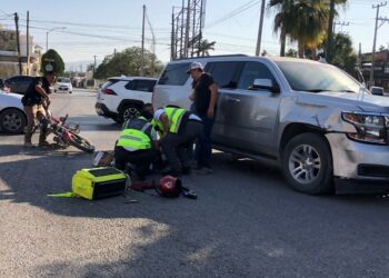 Suburban impacta a motociclista en el 12 López Mateos