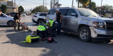 Suburban impacta a motociclista en el 12 López Mateos