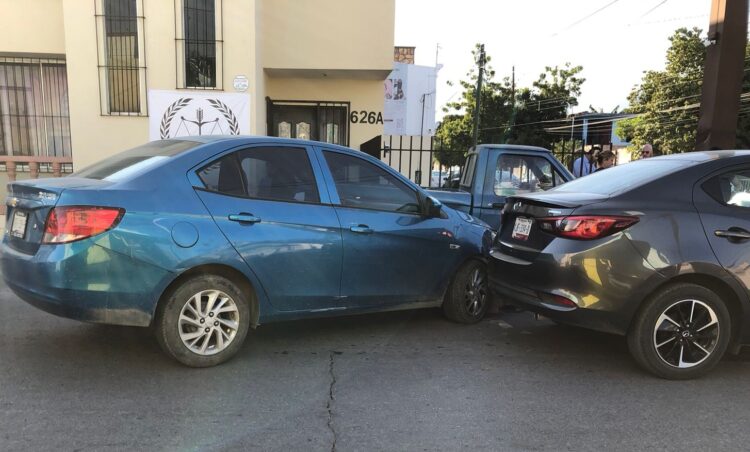 Brutal choque en el 21 Abasolo deja daños por más de 60 mil pesos