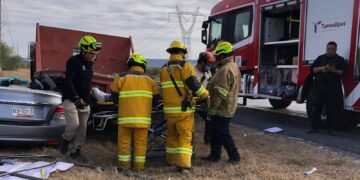 Aparatoso accidente en la carretera Victoria–Zaragoza deja una mujer lesionada