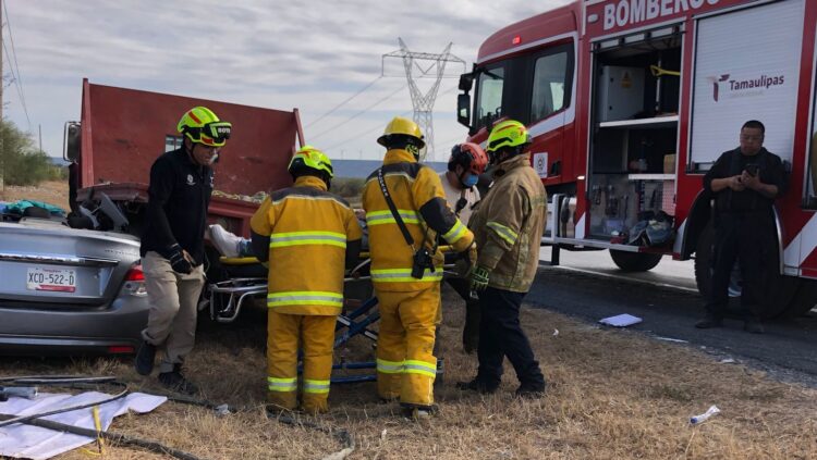 Aparatoso accidente en la carretera Victoria–Zaragoza deja una mujer lesionada