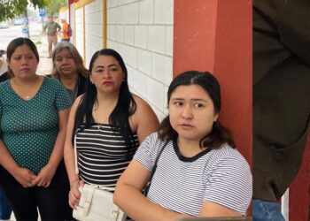 Cierran padres de familia la primaria “Emilio Caballero Caballero” ante falta de docente