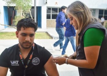 Colabora la UAT con el Sector Salud en jornadas de vacunación