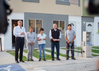 Américo Villarreal y Claudia Sheinbaum entregan viviendas a familias de Tamaulipas