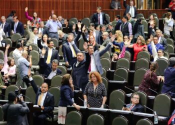Diputados aprueban eliminar “pensiones doradas” en México; va por Pemex y CFE