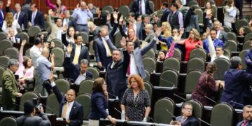 Diputados aprueban eliminar “pensiones doradas” en México; va por Pemex y CFE